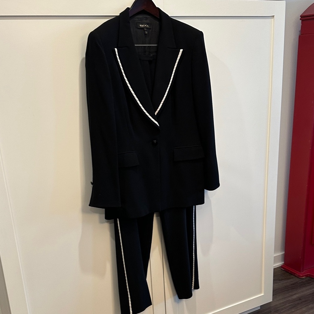 EUC Escada Women’s Black/White ‘Tuxedo’ Suit - Picture 1 of 16